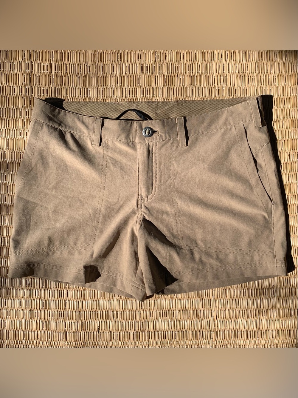 W’s Patagonia hike shorts - tan - mid-rise zip pocket